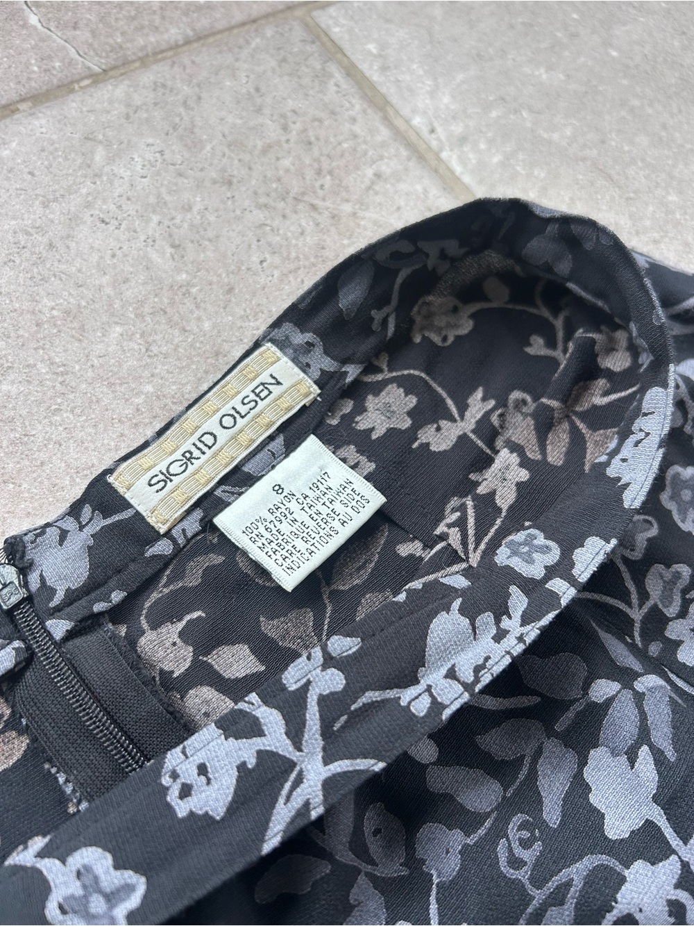 Sigrid Olsen Black Midi Skirt with Gray Floral Print - Picture 4 of 4